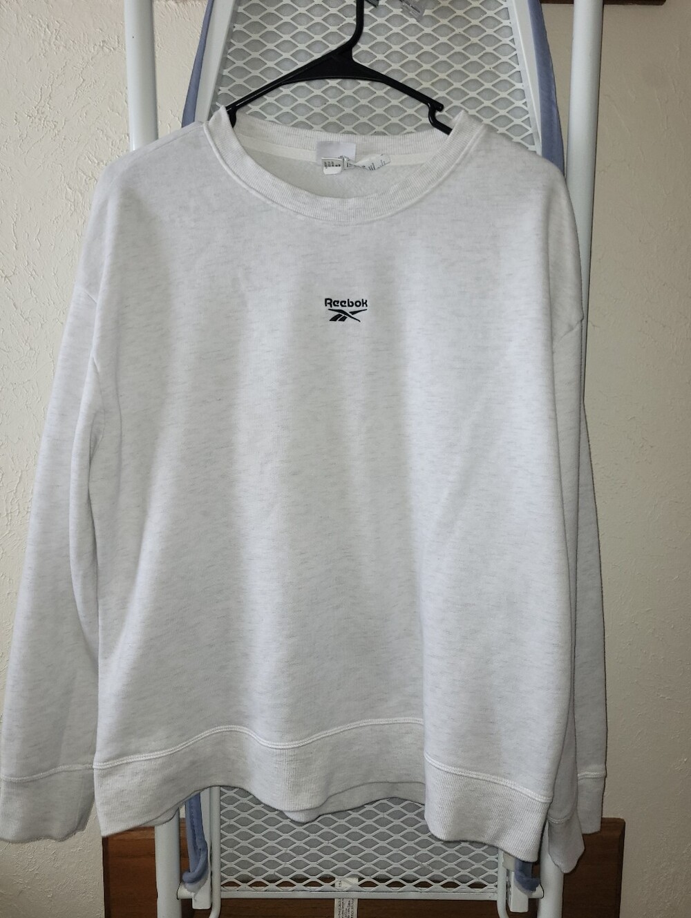 Reebok Women's Crewneck Sweatshirt in Light Gray with Small Logo